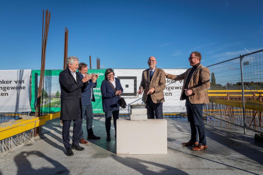 Eerste steenlegging Heizijde